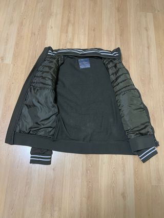 Chaqueta Zara Verde Militar con Capucha