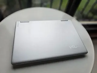 Portátil táctil 360° Lenovo Yoga –SSD muy cuidado