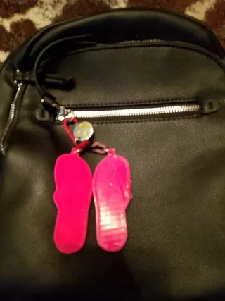 Bolso Mochila Negro con Llavero