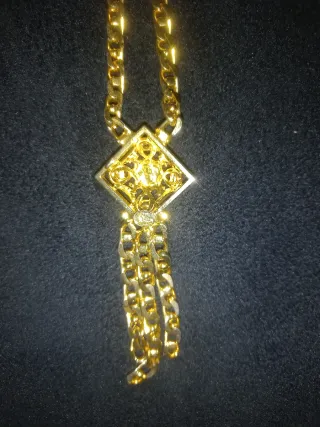 Collar vintage dorado con colgante