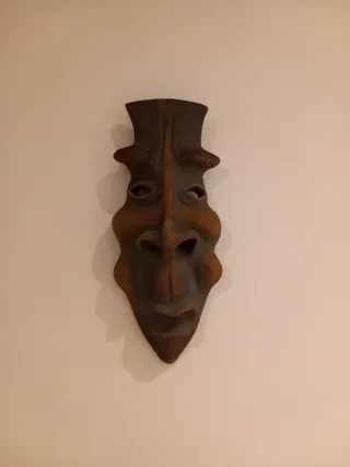 Máscara de cerámica artesanal