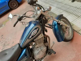 Suzuki GZ250Y Custom