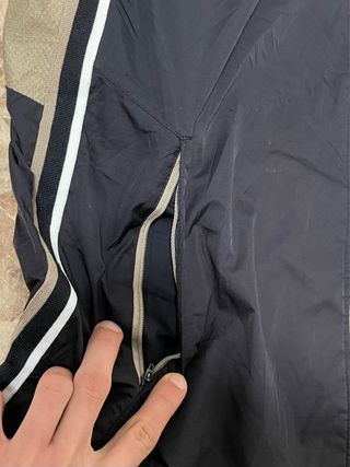 Chaqueta Deportiva Nike Vintage Negra/Dorada