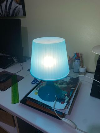 Lámpara de mesa azul