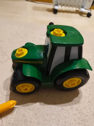 Tractor John Deere con taladro