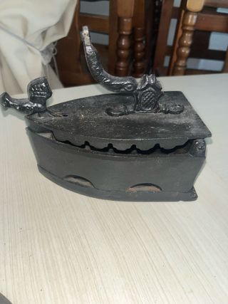 Plancha antigua de hierro fundido