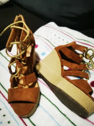 Sandalias cuña Sprox marrones