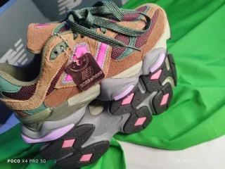 Zapatillas deportivas marrones y verdes