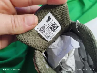 Zapatillas deportivas marrones y verdes