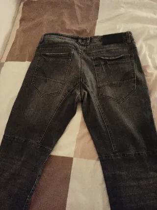 Pantalón vaquero negro