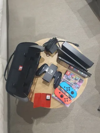 Consolle Nintendo Switch con accessori