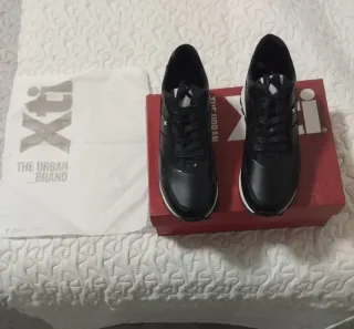 Zapatos negros de moda