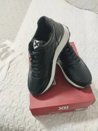 Zapatos negros de moda