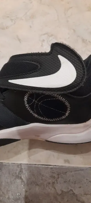 Zapatillas Nike Baloncesto velcro Talla 38