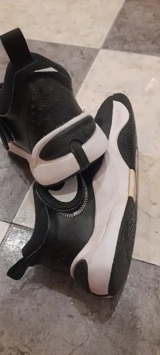 Zapatillas Nike Baloncesto velcro Talla 38