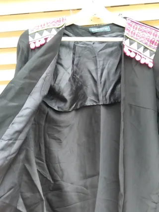 Chaqueta Negra Bordada Multicolor