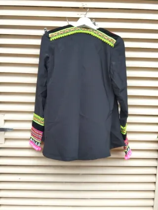 Chaqueta Negra Bordada Multicolor