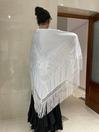 Mantón de pico bordado blanco XXL