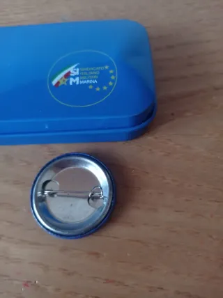 Set penna e matita blu corredato di spilletta