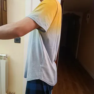 Camiseta Hollister Degradado Azul y Amarillo