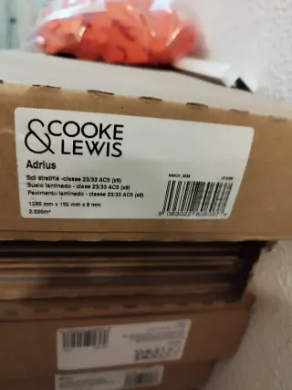 Suelo laminado AC5 roble regalo guillotina