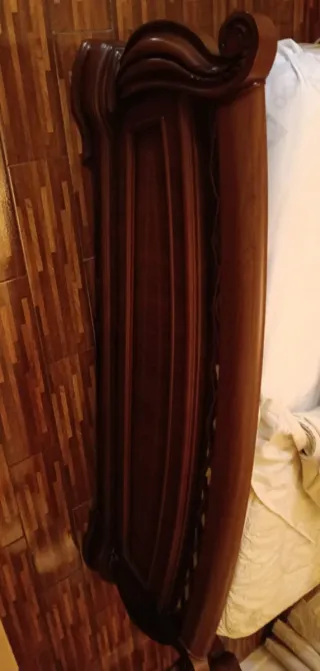 Urge venta: Cama de matrimonio madera. Cómo nueva