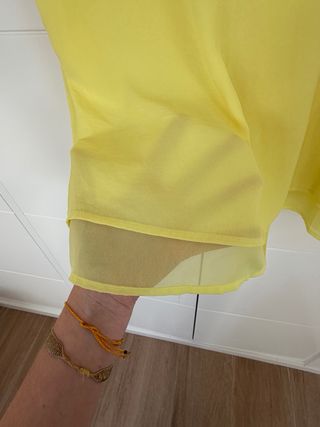 Camisa sin mangas amarilla