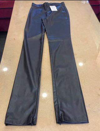 Pantalón Zara efecto piel talla M