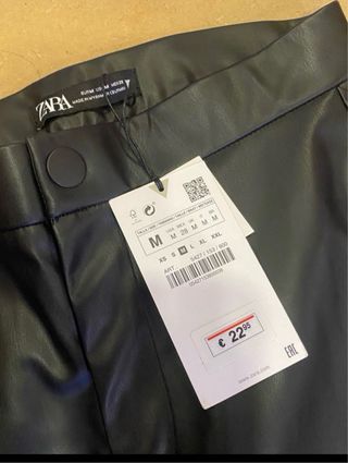 Pantalón Zara efecto piel talla M