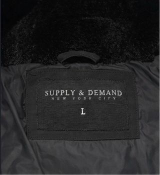 Chaqueta Supply&Demand Negra con Capucha