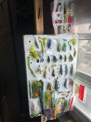 Lotes de señuelos y cañas para el black bass