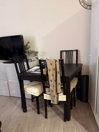 MESA COMEDOR y SILLAS