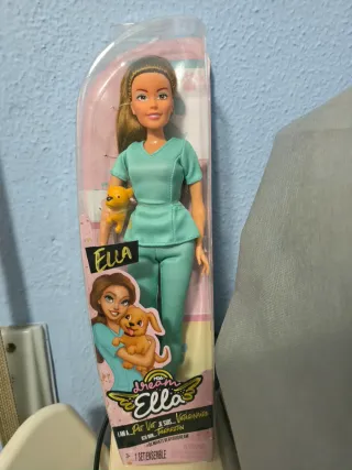 Muñeca Dream Ella Veterinaria con Perro