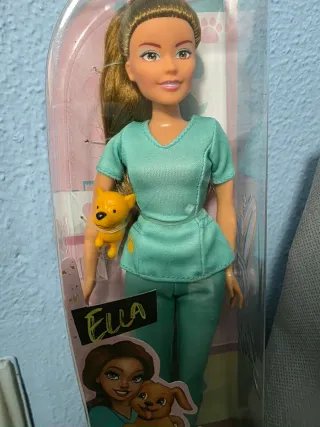 Muñeca Dream Ella Veterinaria con Perro