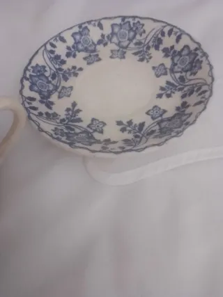 Taza antigua aparece en la serie Ena