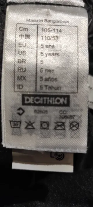 Pantalón y Guantes de esquí negros. Talla 5 años.