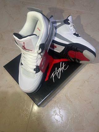 Zapatillas Jordan Blancas y Rojas