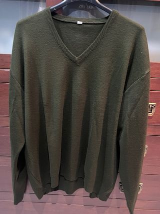 Jersey verde liso cuello pico