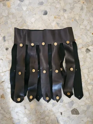 Falda de cuero estilo romano