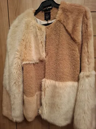 Abrigo pelo Zara patchwork