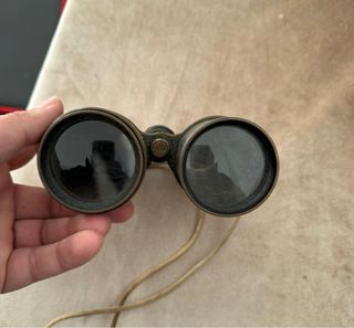 Binoculares antiguos de metal