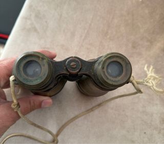 Binoculares antiguos de metal