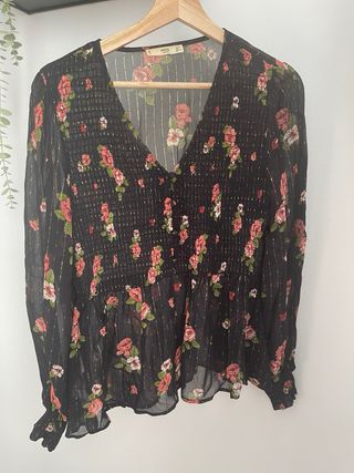 Blusa Zara floral negra