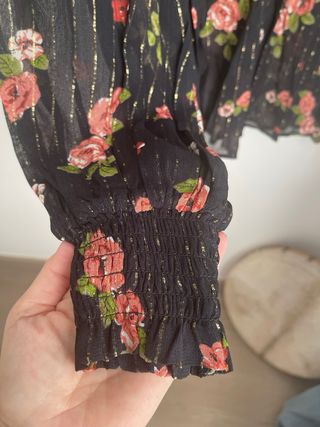 Blusa Zara floral negra