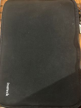 Funda portátil Inateck negra
