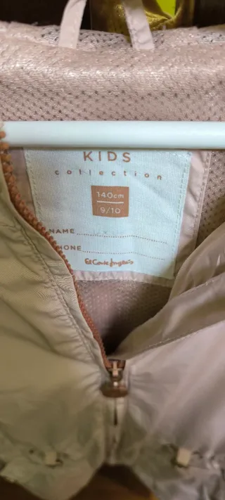 Chubasquero rosa con capucha talla 9-10 años. 140