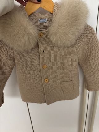 Abrigo Pangasa Beige Talla 48 Meses.
