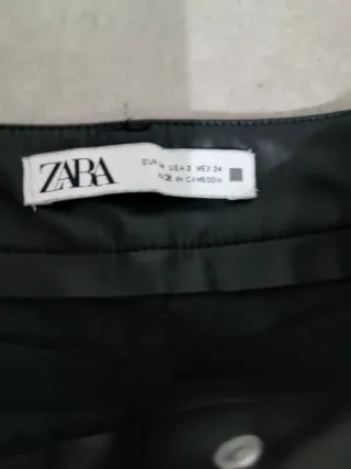 Pantalón negro cuero ancho con pinzas