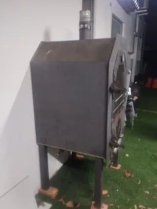 Horno de leña metálico
