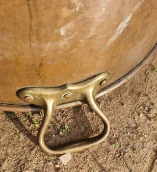 Olla de cobre con asas